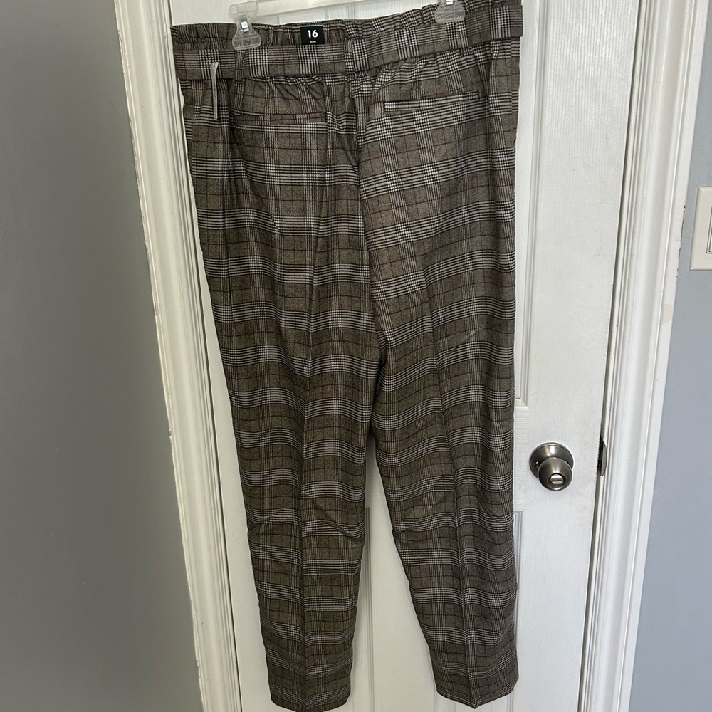 Reitmans Gray Plaid Paperbag Pants. New. - Picture 3 of 7